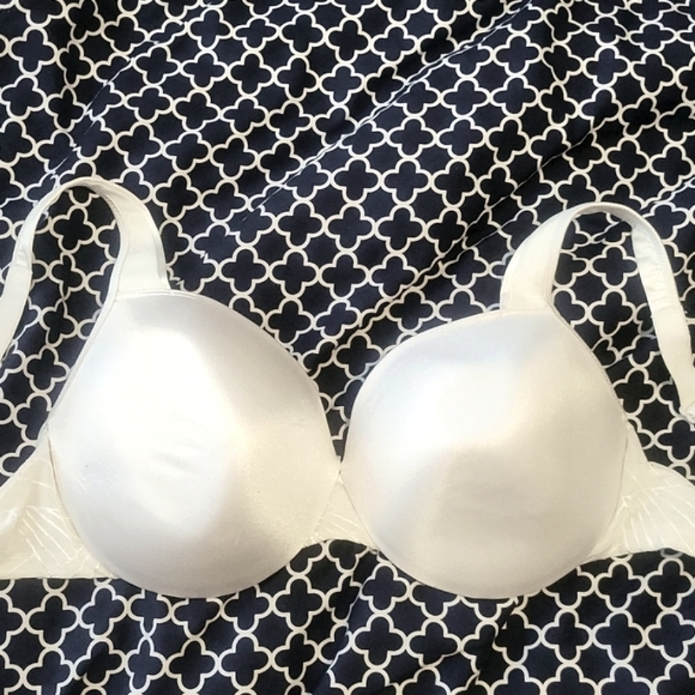 Like new! Bali 34DD bra style 3T62